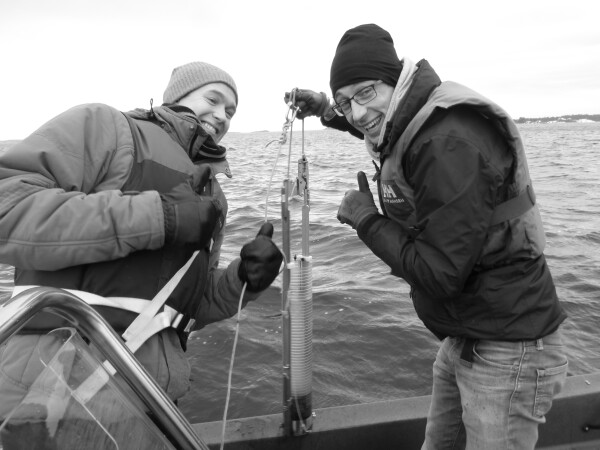 Lauri Kuismanen och Olivier Glippa på en båt